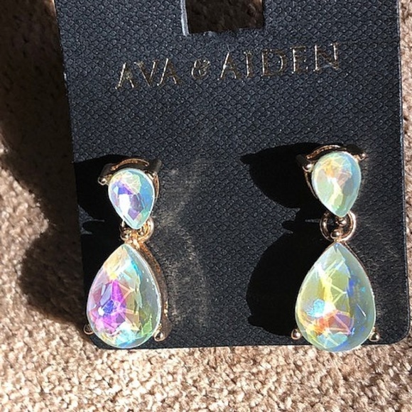 Ava & Aiden 🆕 Pierced Earrings New with tag - Picture 3 of 4